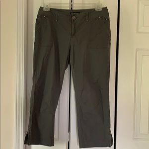 INC International Concepts grey capris size 6